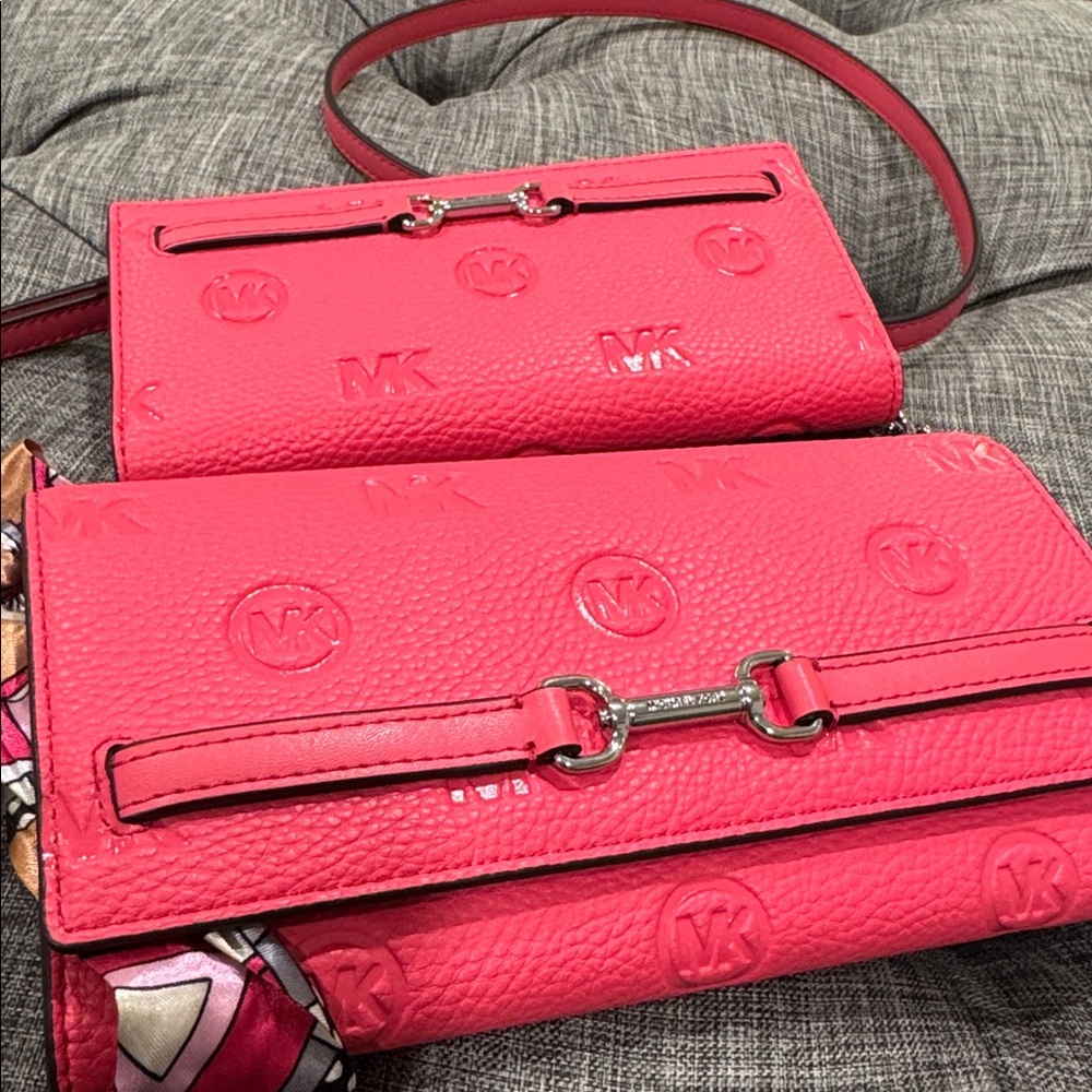 Michael Kors Bag Carson Pink Leather Embossed Logo Crossbody Wallet Set - Picture 10 of 17